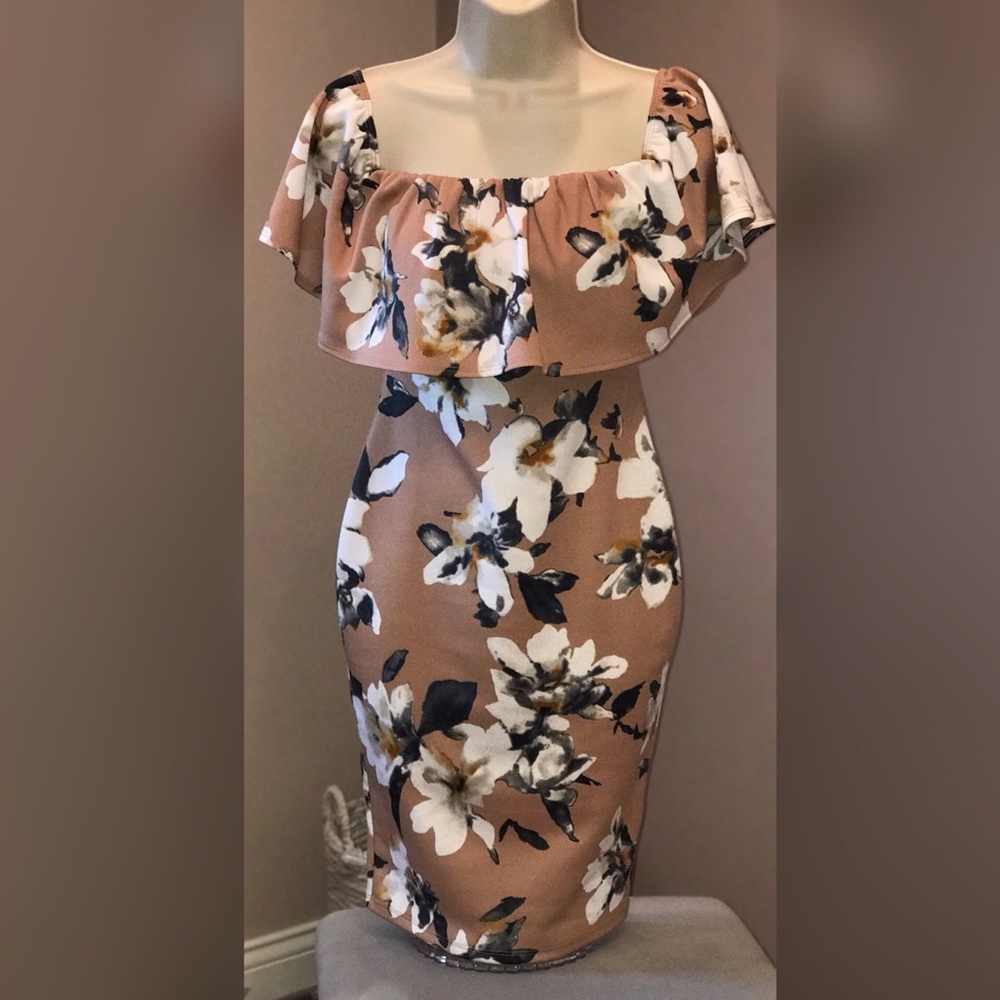 NEW WITH TAGS Dress with Flowers size S M